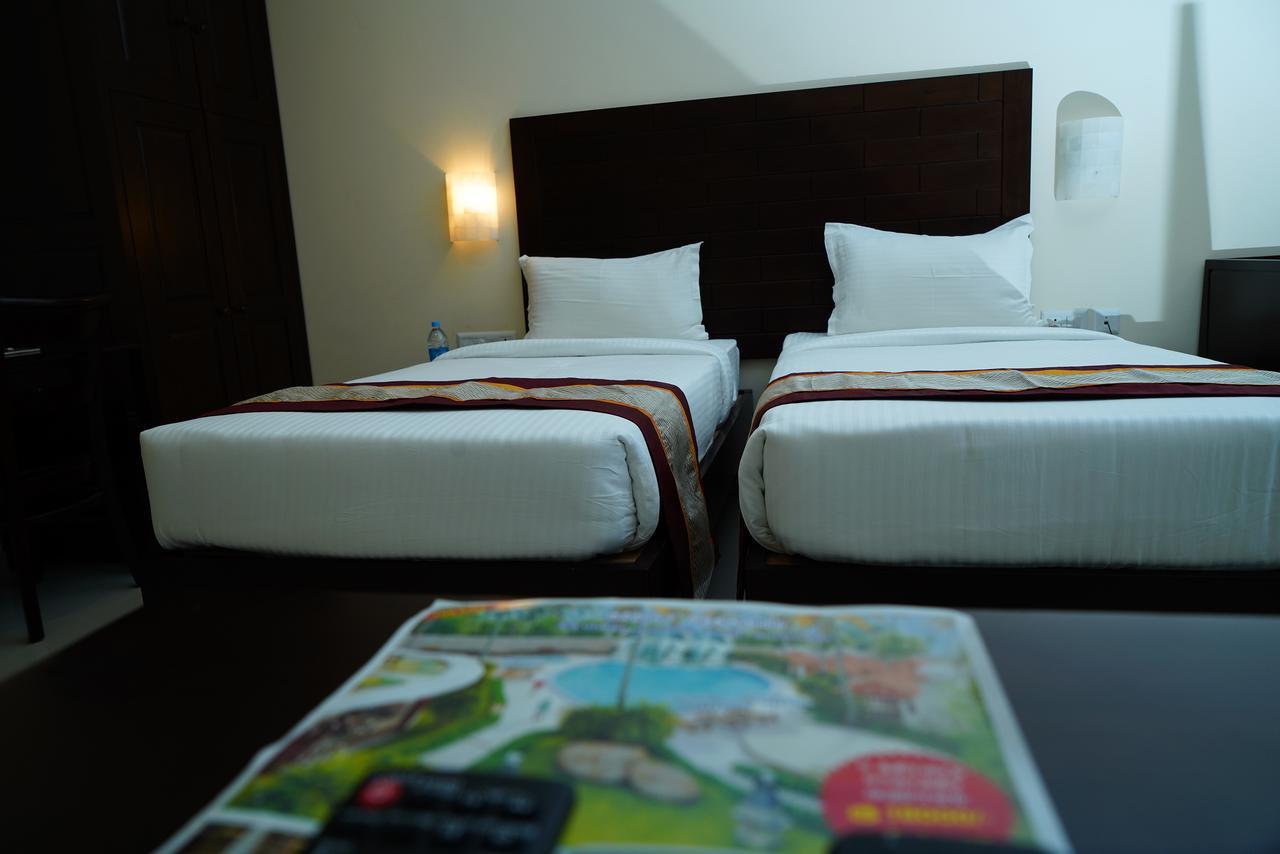 Five Falls Resort Kuttalam  Ngoại thất bức ảnh