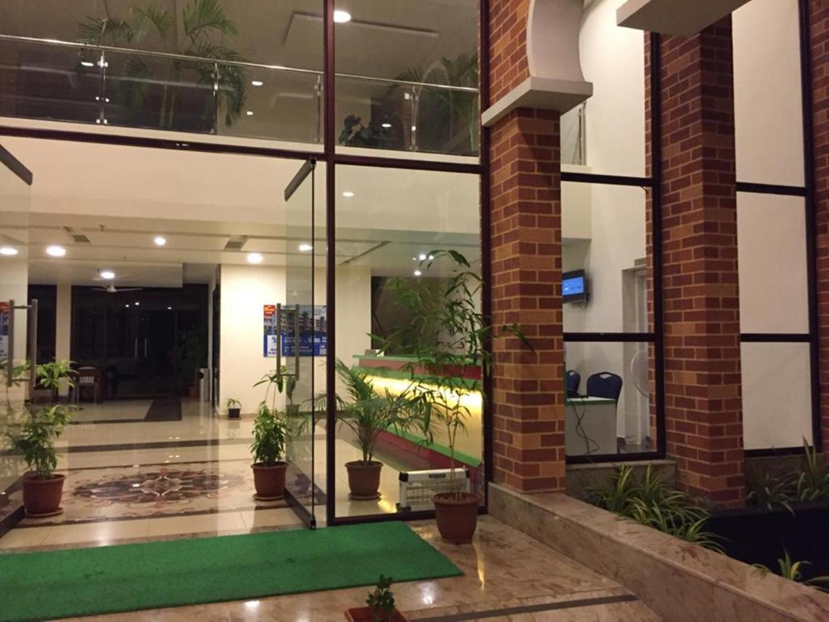 Five Falls Resort Kuttalam  Ngoại thất bức ảnh